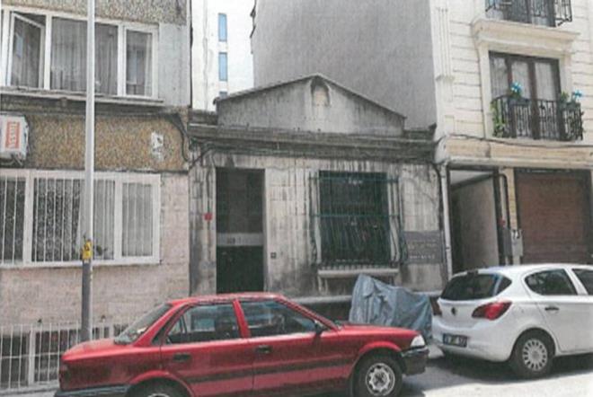 Evin sahibi yaklak bir ay nce hayatn kaybetti. Yeenleri de, binay kentsel dnm kapsamnda bir inaat firmasna verdi.