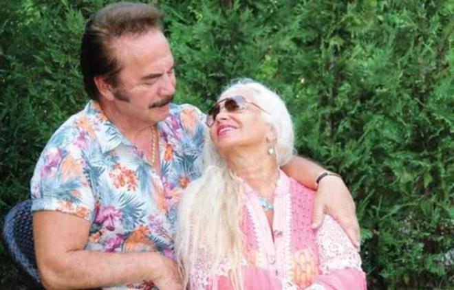 Emre, senelerdir mutlu bir birliktelik srdrd Orhan Gencebay ile sk sk gndem oluyor.     Hem kariyeri hem zel hayatyla dikkat eken Sevim Emre, bu kez sosyal medya paylamyla gndeme geldi.