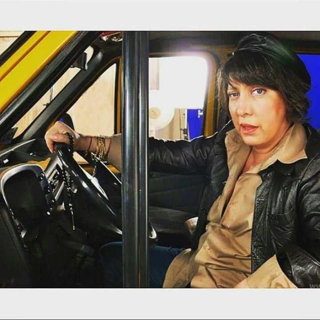 Kazadan yara almadan herkes sa salim karken, park halindeki aracn arka lamba ve tamponunda byk hasar olduu kazada, B..'nn ikayetinden sonra kamera kaytlaryla arpan kiinin oyuncu Baar olduu renildi.