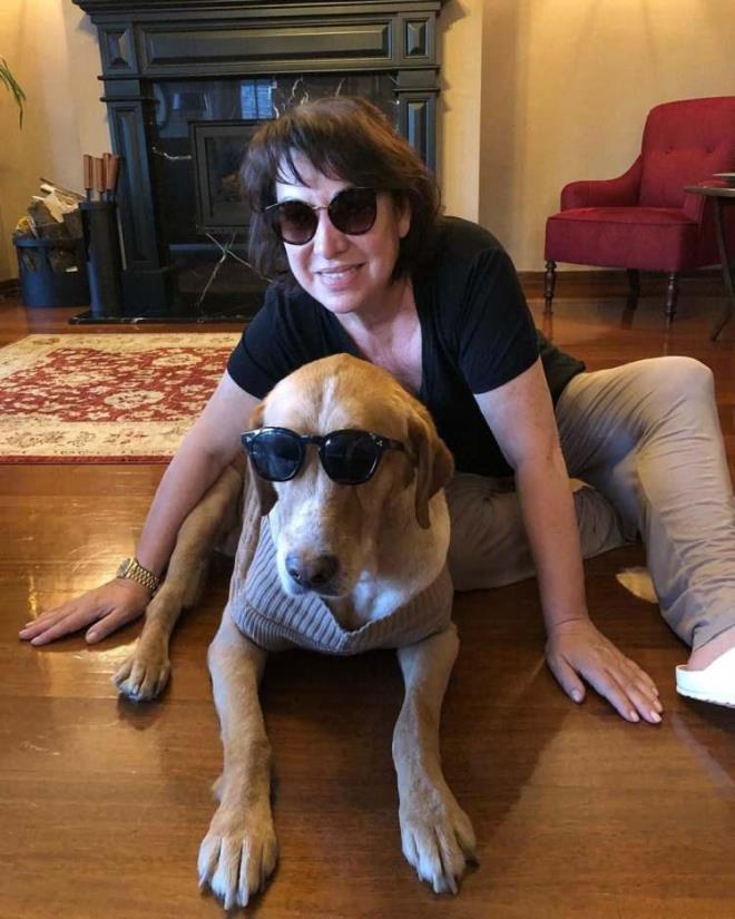 66 yandaki usta sanat olarak bilinen Oya Baar'a yakmayan bu hareket sonucu sosyal medya tepki gsterdi. Takipileri "Yandan da m utanmadn?" yorumlarnda bulundu.