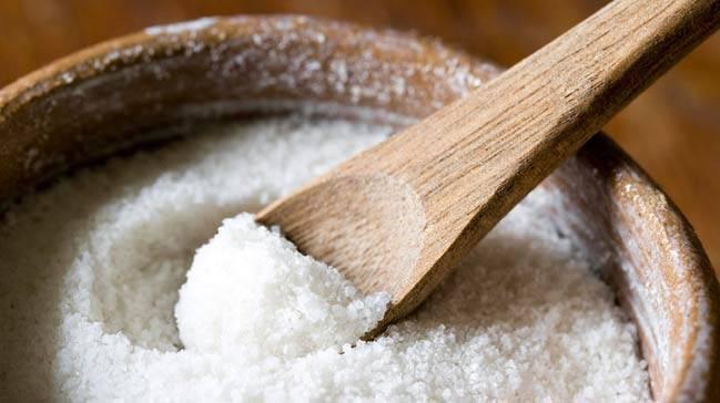 YEMEK TUZU    Yemek tuuz dorudan olmazda da dolayl oalrak kalbi etkiler Kan basncn aniden ykselten yemek tuzu, kalp ritim bozukluuna ve yksek tansiyona sebep olur.