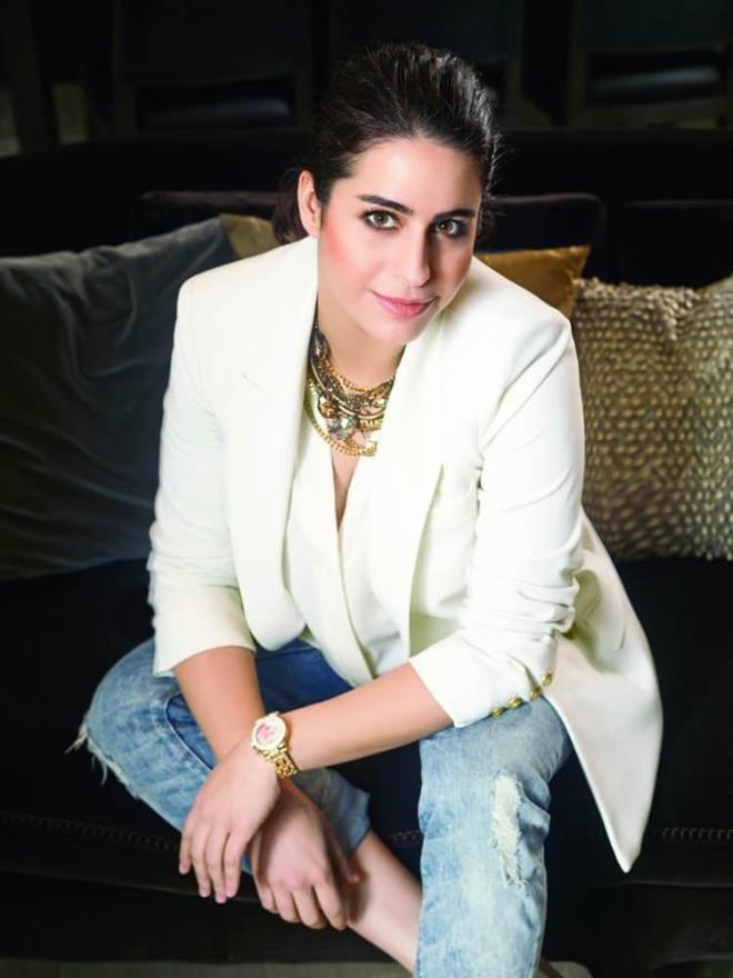 2005 ylnda Ylmaz Erdoan'n retmenlik yapt BKM'ye katld. Aslnda gen oyuncu karmza 2002 ylnda En Son Babalar Duyar dizisinde konuk oyuncu olarak katld.