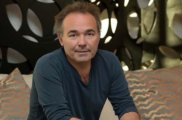 Bir sredir ortalarda grnmeyen ve banka reklamlarnda boy gsteren Engin Gnaydn, zmir Foa'da milyonluk inzivaya ekildi.