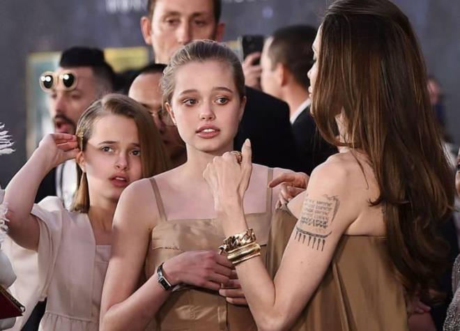 En dikkat ekici nokta ise iftin biyolojik byk kzlar oldu. Shiloh Jolie Pitt'in gzellii dikkat ekti.