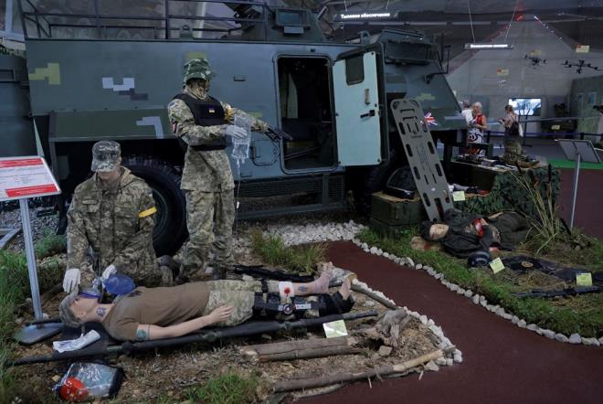 Hindistan ve Msr gibi mttefikler gemite byk lde Rusya?nn teknolojisine gnderdi. Msr, Temmuz aynda 500 Rus T-90 tank, Hindistan 450'den fazla  T-90 tank ald.