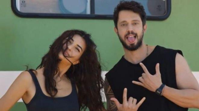 Bir dier Trk dizisi olan, 'Zeytin Aac'nn 1940'l yllarda geen bir sahnesinde rpertici cinsten grntlere yer verdi. Mbadele dneminde bir Rum annenin, bindii Trk ailenin teknesinde uykuya dald esnada tekne sahibi tarafndan bana vurularak ldrlyor.