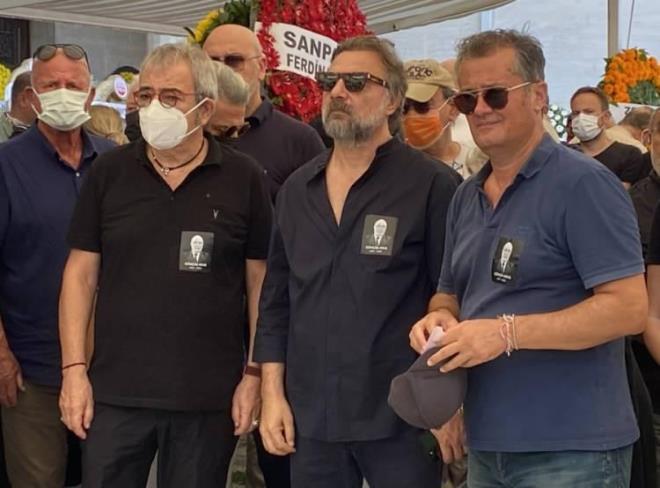 Seluk Yntem de sosyal medyadan yaynlad mesajnda; ?Can dostum Gkin Aras bizi terketti. Mekan cennet olsun. ok arayacaz seni. zntm anlatamam.Allah rahmet eylesin? ifadelerini kulland.