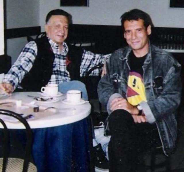 Canova, Trk Sinemas'nn unutulmaz ismi Kartal Tibet'le ilgili duygusal aklamalarda bulundu. Canova, "Kartal Tibet benim iin ok ey ifade ediyor." dedi.