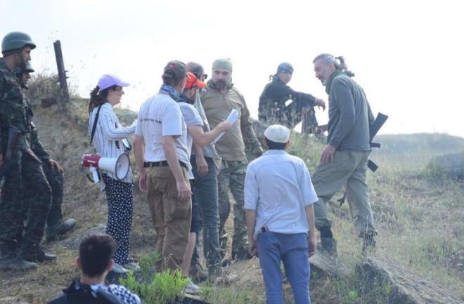 EDHO'nun yldzlarn bir araya getiren bu proje, yeni sezonu bomba gibi karlacak.    te efsane oyuncu kadrosuyla heyecanla beklenen 'Ben Bu Cihana Smazam' dizi setinden ilk kareler...