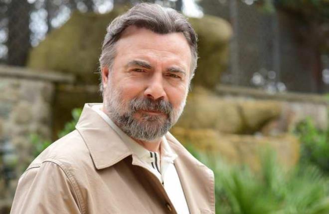 BEN BU CHANA SIMAZAM DZSNN OYUNCU KADROSU    Yeni sezonda izleyici ile buluacak olan dizinin kadrosunda Pelin Akil (Firuze), Ebru zkan (Leyla), Il Ycesoy (Glendam), Glenay Kalkan nlolu (Elmas) Batuhan Sezer (mer Asaf), Mina Derman (Suna), Eren Vurdem (Azamet), Ali Sekiner Alc (Krban Baba), Hakan Karahan (Dumrul), Erkan Sever (Orhan), nan Konuku (Ethem), Ragp Sava (Atakan), Deer Alp (Canan), Pelin Uluksar (Sheyla), Asl Sevi (Azade), Melisa Duru nal (Mercan), mer Kurt (Kerim), Ziya Krkt (Bekir), Burcu Binici (Meltem), Ahmet Yldrm (Cafer), Tanl Yntem (Canberk), Doruk ztrk (amil), Baak Kvlcm Ertanolu (Zhre), Umut Mirza (Necip) ve Seluk Kl (Birkan) yer alyor.