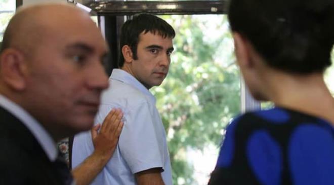 Trk dizi tarihinin en sevilen yapmlarndan biri olarak karmza kan Yaprak Dkm'nde evket roln oynayan Hasan Kketin'in son hali azlar ak brakt. Dizinin final yapmasnn ardndan uzun bir sre ekranlarda grnmeyen nl oyuncuyu grenler "Yllar evket'e acmam", "Ferhunde yznden sa sakal birbirine girmi" gibi yorumlarda bulundu.