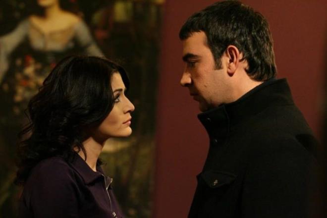 Reat Nuri Gntekin'in romanndan uyarlanan dizide zellikle Deniz akr'n oynad Ferhunde karakteri dikkat ekmiti.