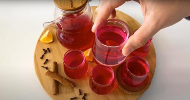 Beta Karoten maddeler hcrelerin hzla yenilenmesini salayan gl maddelerdir. Bylece kanser tarz hastalklarn yaanma olaslklar azalr. Bakl glendiren reyhan erbeti zellikle yaz aylarnda doum yapan anneler iin ideal bir st artrc besindir.