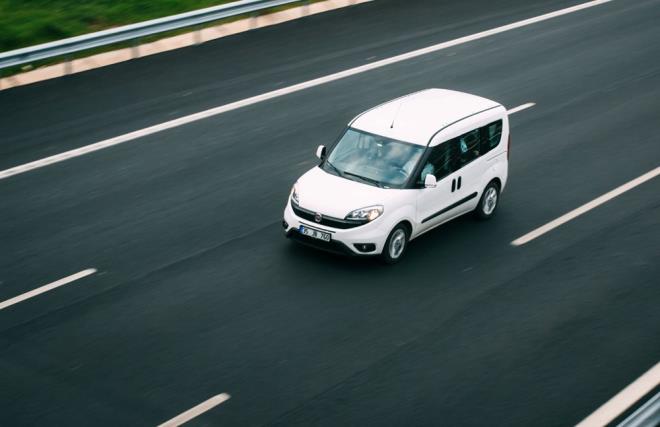 HAFF TCARDE DOBLO TERCH DEVAM EDYOR    Geen ay ikinci el online hafif ticari ara pazarnda 19 bin 986 adetlik sat gerekleti.    Fiat Doblo, 2 bin 698 adetle temmuz aynn en ok satlan hafif ticari modeli olurken, Fiat Fiorino 2 bin 301 adetle ikinci ve Ford Transit/Tourneo Courier 2 bin 276 satla nc srada konumland.