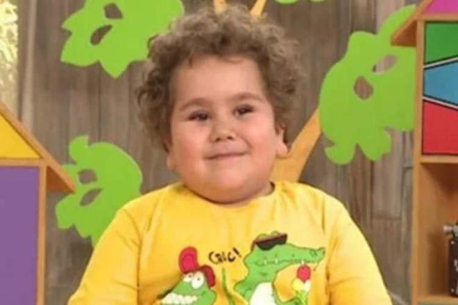 Bir dnemin ocuk yldzlarndan biri olan itos Efe lakapl Efe Koyiit'in son hali dikkat ekti.