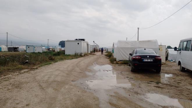 11 �ad�r, kullan�lamaz hale gelirken, 25 i��i de Mente�e Tar�msal Kalk�nma Kooperatifi'nin deposuna nakledildi. ���iler, geceyi burada ge�irdi.