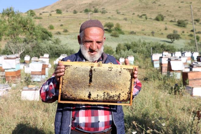 Mesleini severek yaptn ve brakmak gibi bir niyeti olmadn ifade eden Oltulu, "Zarar etsem de bende bir bamllk olutu. Arnn sesini duymadan rahat edemiyorum" dedi.