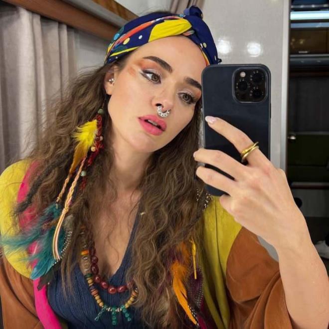 Bu arada Bensu Soral?n paylamna ablas Hande Soral?dan da yorum gecikmedi. Hande Soral, kardeinin paylamna "Hepsi hepsi kalp ben" szleriyle destek verdi.