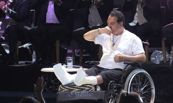 Allah iin biriniz durun be. En son biri sa olsun duruyor. do tp alyor, Uur kardeim sa olsun ofrmz, nde de 3 kii oturuyor. Kafa kafaya girince 'Eyvah 3? de gitti' dedim. Allah korusun. Ama Allah ite, Allah bitti demeden bitmiyor. Ben arabann iindeyim, kl olup gideceiz. Bir tane arkada sa olsun veriyor yangn sndrme tpn sndryorlar atei. Ben diyorum ki ?Ne oldu? diyorlar ki ?Bize arpan kamyonet yanyor?. Halbuki biz yanyoruz. Sonra videolarda falan seyrettim, kafay yedim. Ya Rabbim Allah ne kadar byksn, senin byklne inanmayan kafirdir" ifadelerini kulland.