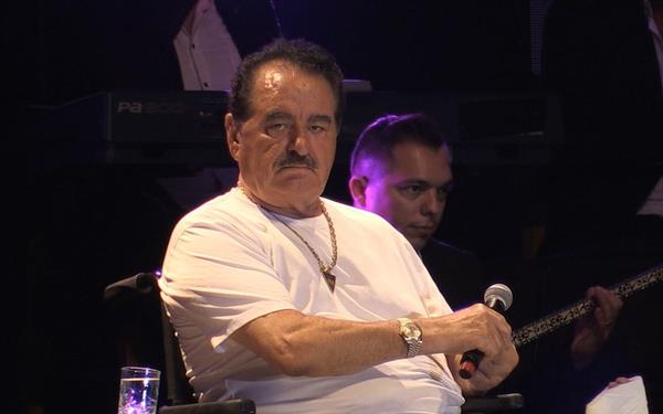 TE BRAHM TATLISES'N GERD KAZADA YAANANLAR;  <br>  Diri diri yanmaktan vatandalar kurtard<br>  Kazadan sonra arpan kamyon ile brahim Tatlses?in aracnda yangn meydana geldi. Ksa srede parlayan alevlere bu srada yoldan gemekte olan vatandalar yangn tpleri ile mdahale ederek sndrd. Bu srada arac ierisinde mahsur kalan brahim Tatlses de vatandalarn mdahalesi ile alevlerden kurtuldu.