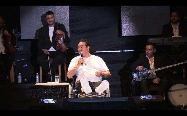 Dilan ve do babasn yalnz brakmad<br>  Kazadan sonra bir an olsun babasnn yanndan ayrlmayan ayrlmayan Tatlses'in ocuklar Dilan ve do da konser alanna gelip babasnn yannda bulundu. Konser srasnda kaza ann da anlatan brahim Tatlses, bir yandan yaad korkuyu dier yandan da yaadna krettiini dile getirdi.