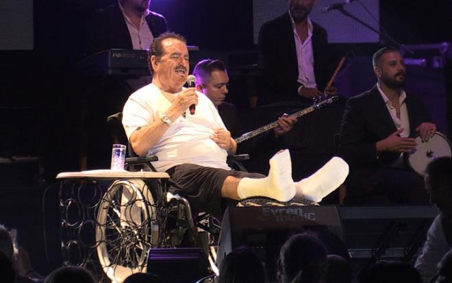 MULA'nn Bodrum ilesinde geirdii trafik kazasnda lmden dnen brahim Tatlses, tedavi grd hastaneden taburcu edildi. Soluu sahnede alan usta sanat Yalkavak'ta hayranlaryla bulutu. Yaad kazay sevenlerine anlatan mparator, "Ben diyorum ki ?Ne oldu? diyorlar ki ?Bize arpan kamyonet yanyor?. Halbuki biz yanyoruz. Sonra videolarda falan seyrettim, kafay yedim. Ya Rabbim Allah ne kadar byksn, senin byklne inanmayan kafirdir" ifadelerini kulland.