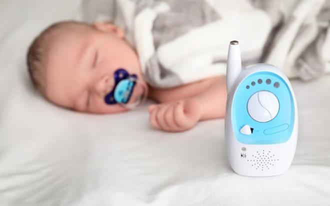 kinci olarak bebek telsizinde baklmas gereken ey pil mrdr. abuk pili biten bebek telsizi kimsenin iine yarayamadan kullanm d kalabilir. Bunun dnda sadece duymak olmaz ben grmek de istiyorum derseniz, kameral bebek telsizlerine de gz atabilirsiniz.  <br>  TE 2022'NN EN Y BEBEK TELSZ MARKALARI...