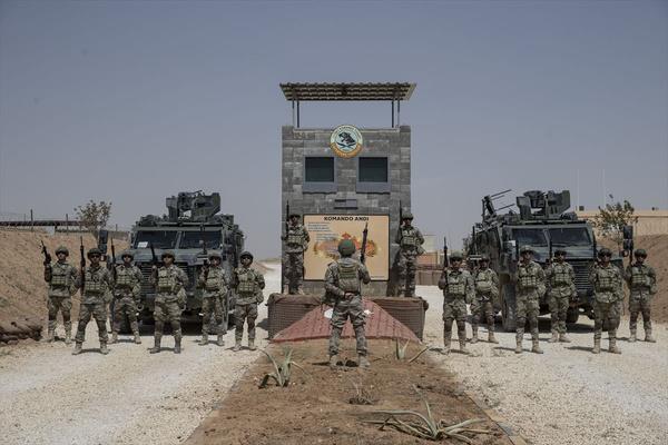 Mehmetik, Frat Nehri?nin dousunda, anlurfa'nn Akakale ilesinin karsndaki Suriye topraklarnda yer alan ve 13 Ekim 2019'da terr rgt YPG/PKK?dan kurtard Tel Abyad ilesinde grevini srdryor.