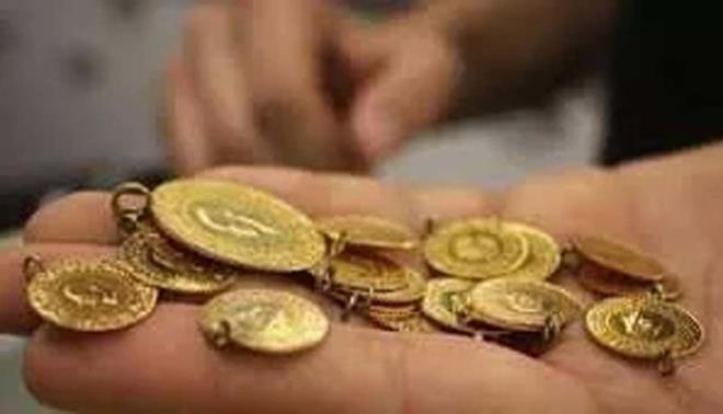 5 bin 400 TL deerindeki tam altnn ayar drlerek tam altn fiyatna satldn belirten Devran, "Bunu geen hafta yaadk. Normalde 7 bin TL olan bir tam altn, 5 bin 400 TL drdler ve tam altndan bin 600 TL vurgun yapyorlar.