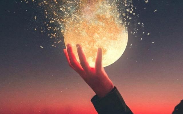 Dnyann konutuu 22 yandaki Mardinli Murat Akyol sosyal medyada paylat fotoraflarla adndan ska sz ettiriyor. Ryalarn fotoraf yoluyla anlatmay sevdiini syleyen 22 yandaki Akyol, hazrlad fotoraflar sosyal medyada yaylmaya devam ediyor.