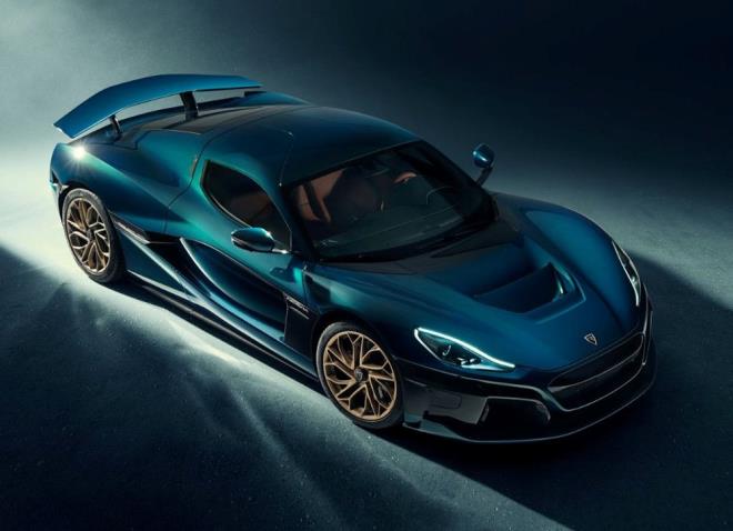 Renic, ?Drst olmam gerekirse ara gerekten ok hzl. Otomobilin sahip olduu btn verilerle gurur duyuyoruz ancak Nevera bu verilerden daha fazlas. Akas Nevera gerekten ok karmak ve gelecekte otomobil endstrisinin nereye gideceiyle ve neler yapabileceiyle ilgili ipular veriyor. Ancak btn bunlarn tesinde, otomobil olduka kullanl ve dost canls? deerlendirmesinde bulundu.