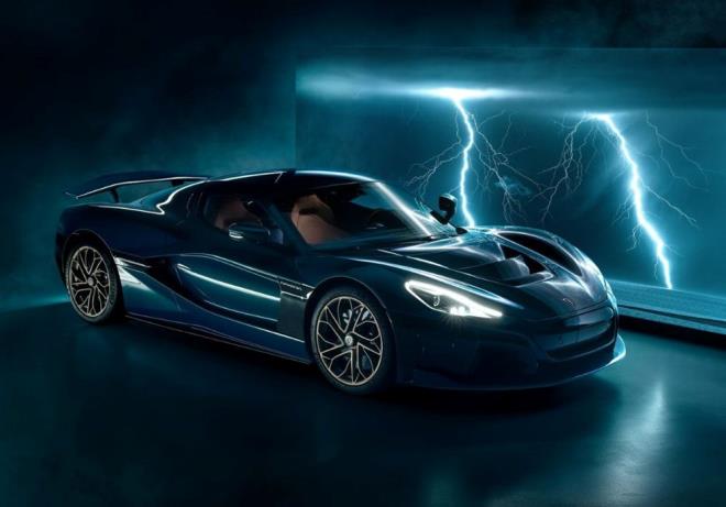 Adn Hrvatistan kylarndaki imekli bir frtnadan alan Nevera, 0-100 hzlanmasn 1.85 saniyede tamamlarken, 0-300 km/s hza ise yalnzca 9.3 saniyede kyor.  Modelin maksimum srati ise 412 km/s.