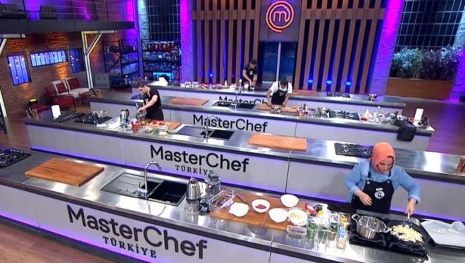 MASTERCHEF ELEME ADAYLARI  <br>  Haftann ilk eleme adaylar Onur ve Burak olmutu.    31 Austos aramba akam ise dokunulmaz olan Kvan, Fatma Nur'u potaya gnderdi. Gnn ikinci eleme aday da oy okluu ile Ayaz oldu.