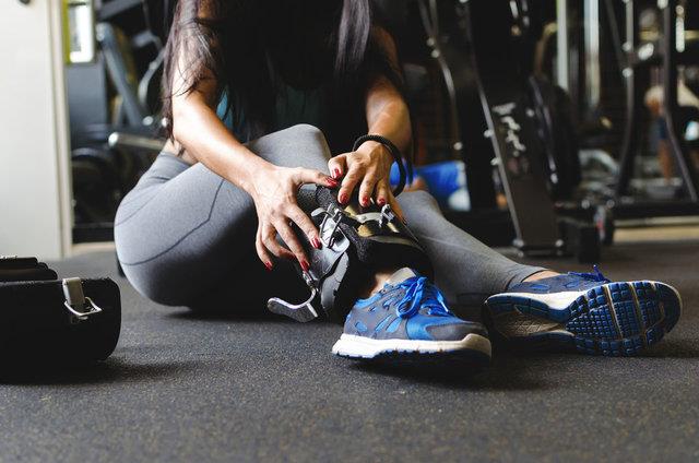 Krlganlk (zayflk), vcudun hastalklara kar daha krlgan hale gelmesi durumu olarak tanmlanyor. Krlganla yol aan oklu faktrlerin arasnda hareketsizlik ilk sralarda geliyor. Krlganlk kiinin hastalk veya yaralanmalarda iyileme-toparlanma yetisini azaltyor, krlgan yallarn hastaneye yat olaslklar da artyor. Gnlk yaamlarnda daha uzun sre oturan bireylerin ileri yalarda daha krlgan olma olaslklar artyor. Gnlk oturma sresinin ksalmas ile krlganlk gelime riski de azalyor.