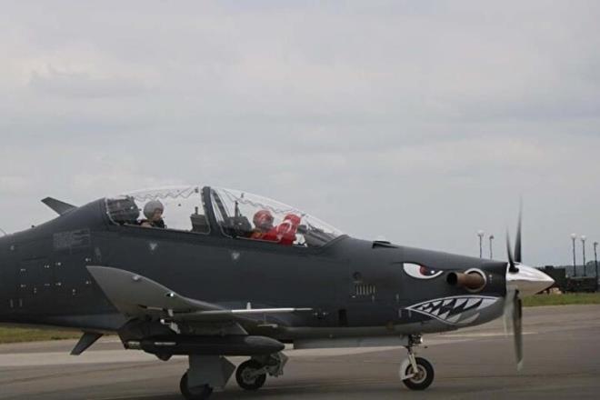 HRKU'ta ikinci pilot olarak grev yapan Seluk Bayraktar, o anlar ayann tozuyla anlatarak havaclk tarihinde bir ilke imza attklarn aklamt.