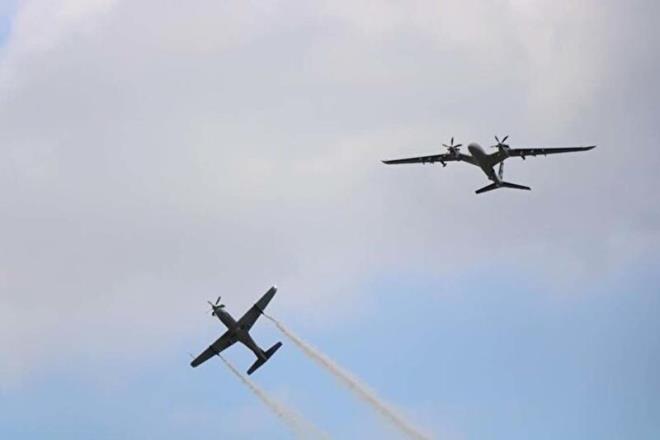 TEKNOFEST KARADENZ'in en zel anlarndan biri festivalin 2. gnnde yaand. HRKU ve Aknc kol uuu yapm, birbirinden zorlu hareketleri baaryla yapan insanl ve insansz uaklar, izleyenlerin byk beenisini toplamt.