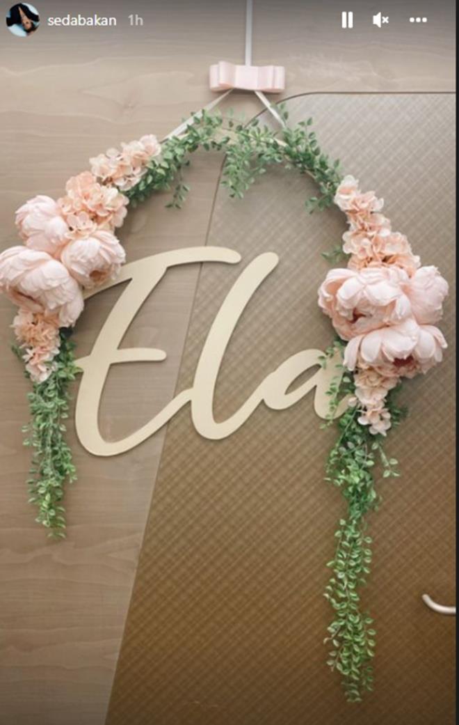 Oyuncu sosyal medya hesabndan yapt paylamla kzlarnn doduunu paylat.