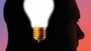 1. Odaklanmay renin<br>    nce odaklanmay renmezseniz hafzanz eitemezsiniz. Konsantrasyon, hafzay gelitirmek iin nemli bir faktrdr. Sizi evreleyen kavramlara ve olaylara zihninizi amanz salar. Bilginin ksa sreli belleinizden uzun sreli bellee tanmasn istiyorsanz, odaklanma anahtardr.  <br>  Etkili konsantrasyon ancak doru evresel koullarda mmkndr. Size uygun ortam semeniz gerekir. rnein mziksiz, televizyonsuz, sessiz veya scak bir yerde konsantre oluyorsanz, bu tr ortamlar oluturun.  <br>  Baz kiiler bir masada konsantre olabilirken, bazlar birka saatlik otobs yolculuunda rahata oturmay sever. nemli olan, evresel koullarn dikkatinizi datmamas ve yaklaan dncelerden sizi uzaklatrmamasdr.