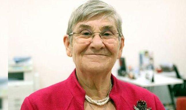 Canan Karatay bir canl yaynda eine yanndayken bile hasret duyduunu syleyerek Ali Baak Karatay?a canl yaynda akn ilan etmesi ok konuulmutu.