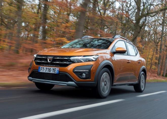 kinci strada yer alan Dacia Sandero, 17.228 adet sat gerekletirdi.