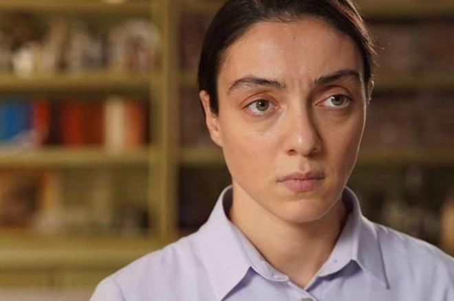 "Hayatmda oyunculuktan baka hibir ey dnmedim ve yapmadm. unu yap Merve deseler yandk, batan renmem lazm" diyen Dizdar, "Selvi Boylum Al Yazmalm' her izlediimde alarm" dedi.