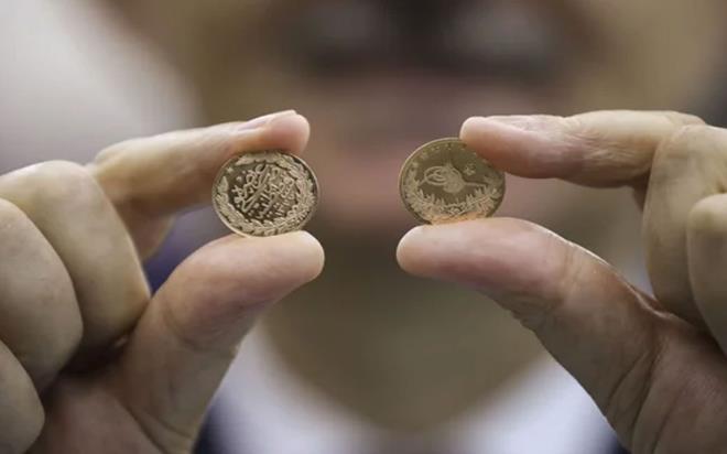 Darphane Genel Mdrl'nn yeniden basmn duyurduu 22 ayar Reat altna talep artyor. Uzmanlar, yeni Reat altn alacaklar iin parlak ve 22 ayar olmasna dikkat edilmesi ynnde uyarda bulunuyor. Ayrca, yeni reat altnlar yatrm arac olarak kullanabilecek.