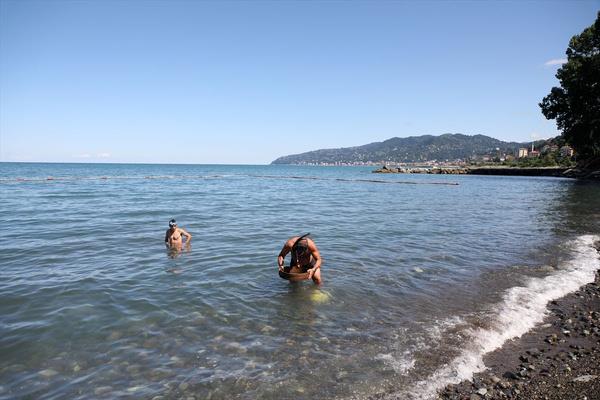 brahim Cihan Yldz da kepenin denizden kard kumu szgeten geirdiklerini ancak kolyeyi bulamadklarn dile getirerek, aramaya devam ettiklerini syledi.