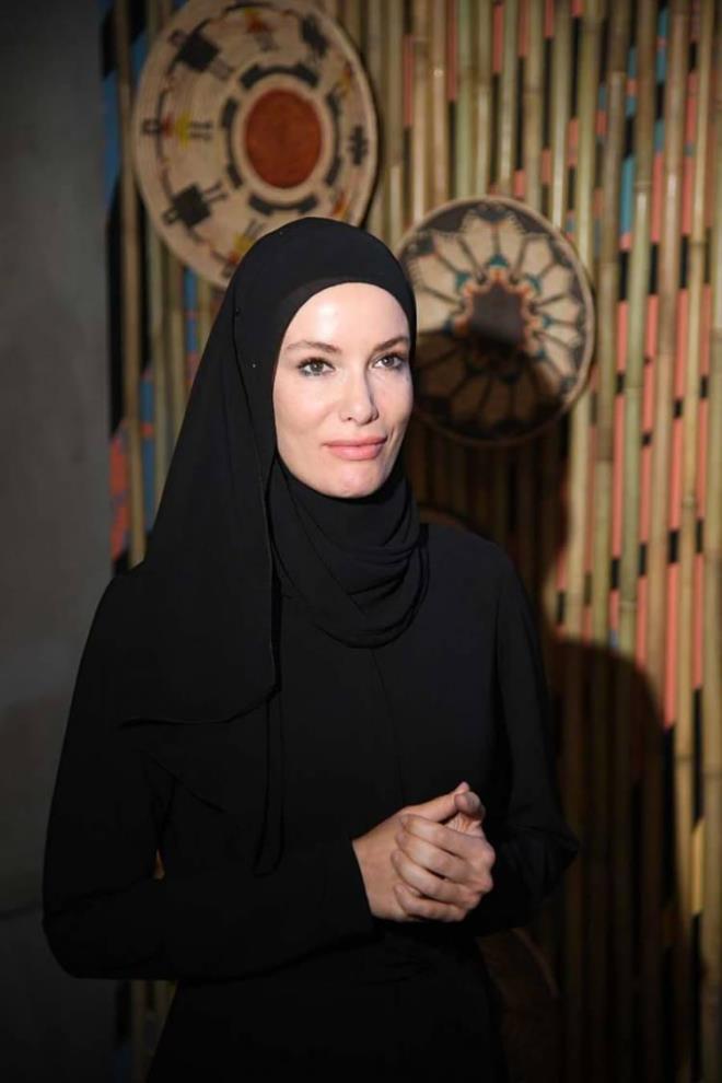 Kariyerini brakp kendini iman yolunda insani yardmlara adayan Zeynep Gamze zelik, sosyal medya hesabndan nemli bir uyarda bulundu.