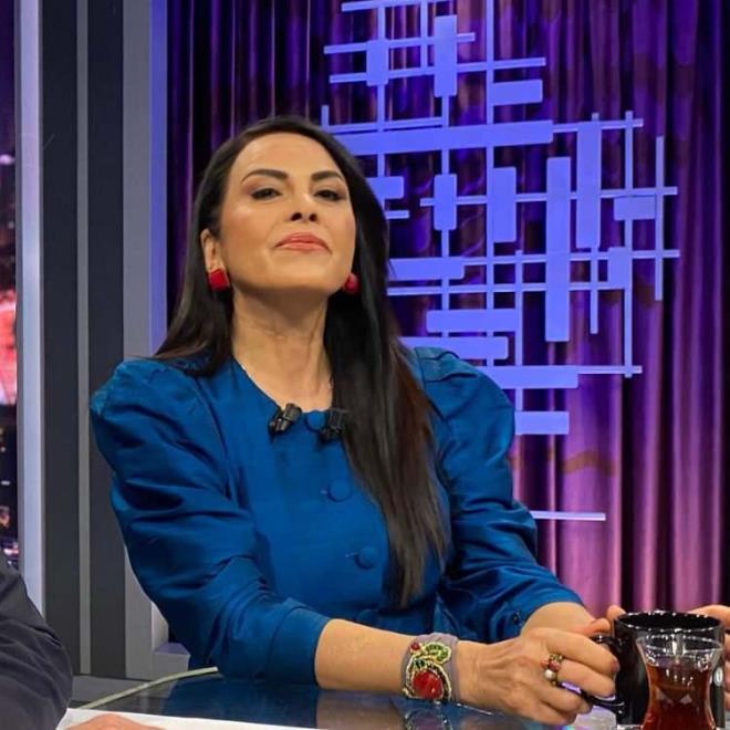 Kse'nin bu durumunu gren ynetmen seti iptal etti. Apar topar hastaneye kaldrlan nl oyuncuya yaplan btn tetkik ve tahliller sonucu Kse'nin kolonyaya alerjisi olduu anlald.