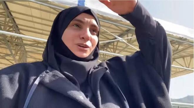 Medrese Eitimi Ald, lahiyat Fakltesini Bitirdi  <br>  slam, yaad olaylar sonrasnda Kuran' Kerim meali okuyarak slam'a yneldiini ve tesettre girdiini syledi. Mekselina slam ayrca bir medrese de dini eitimlerini aldn, daha sonra ise ilahiyat fakltesini okuyup bitirdiini ifade etti. lahiyat Yazar olan Mekselina slam, 'Baarabilirsin' adl kitabnda yazar.