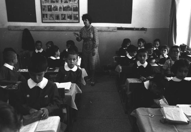 13 Eyll 1982'de ilk ve orta derece okullarda ilk ders gn. (Ariv)