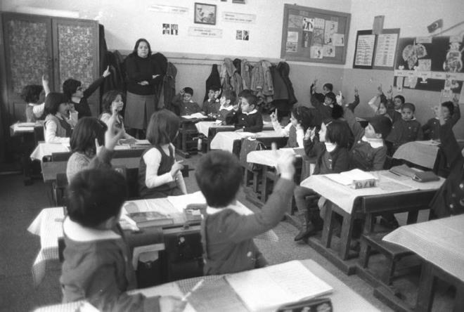 16 ubat 1981'de ilk ve orta dereceli okullarda ikinci yaryln ilk ders gn. (Ariv)