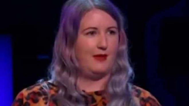 lk sorular rahatlkla yantlamay baaran King yarma ilerledike 4.000 sterlin deerindeki soruyu grmek iin sabrszlkla bekliyordu. Ancak tam o anda yksek bir korna sesi tm stdyoda yankland.