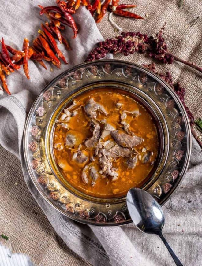 ine konulan her malzemeyle doal olan beyrann en byk zellii kemik suyudur.